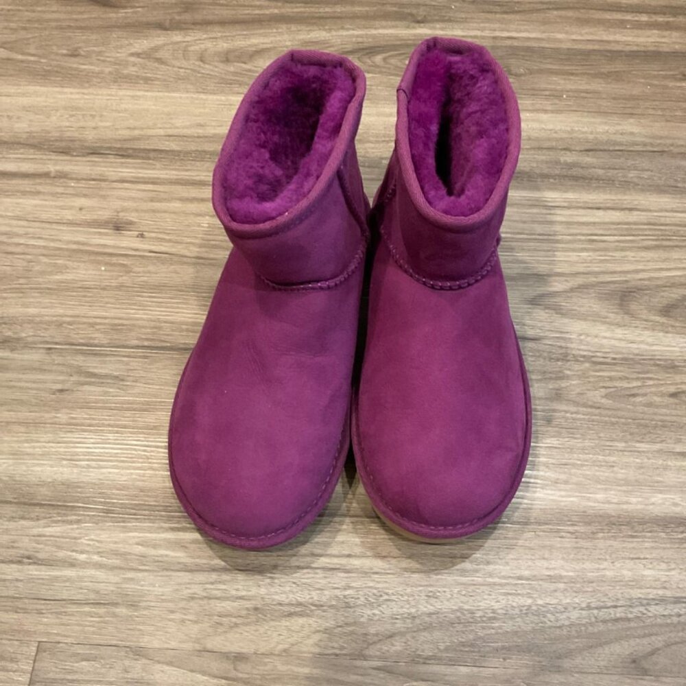 UGG Classic Mini Boots - Size 6